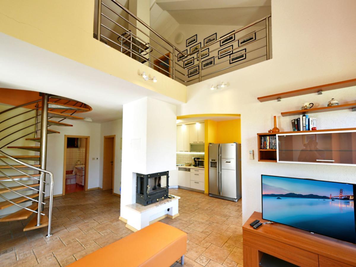 Villa Yellow House By Interhome Diklo Exterior photo